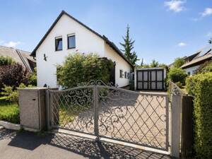 Charmantes Einfamilienhaus mit großzügigem Garten und Dachterrasse