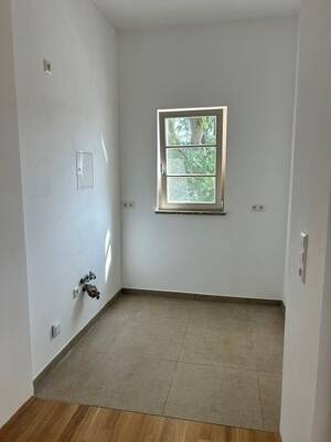 +++ NEUWERTIGE WOHNUNG MIT FUßBODENHEIZUNG, BALKON UND PARKETT +++ – 9120 Chemnitz – Vorschaubild 4
