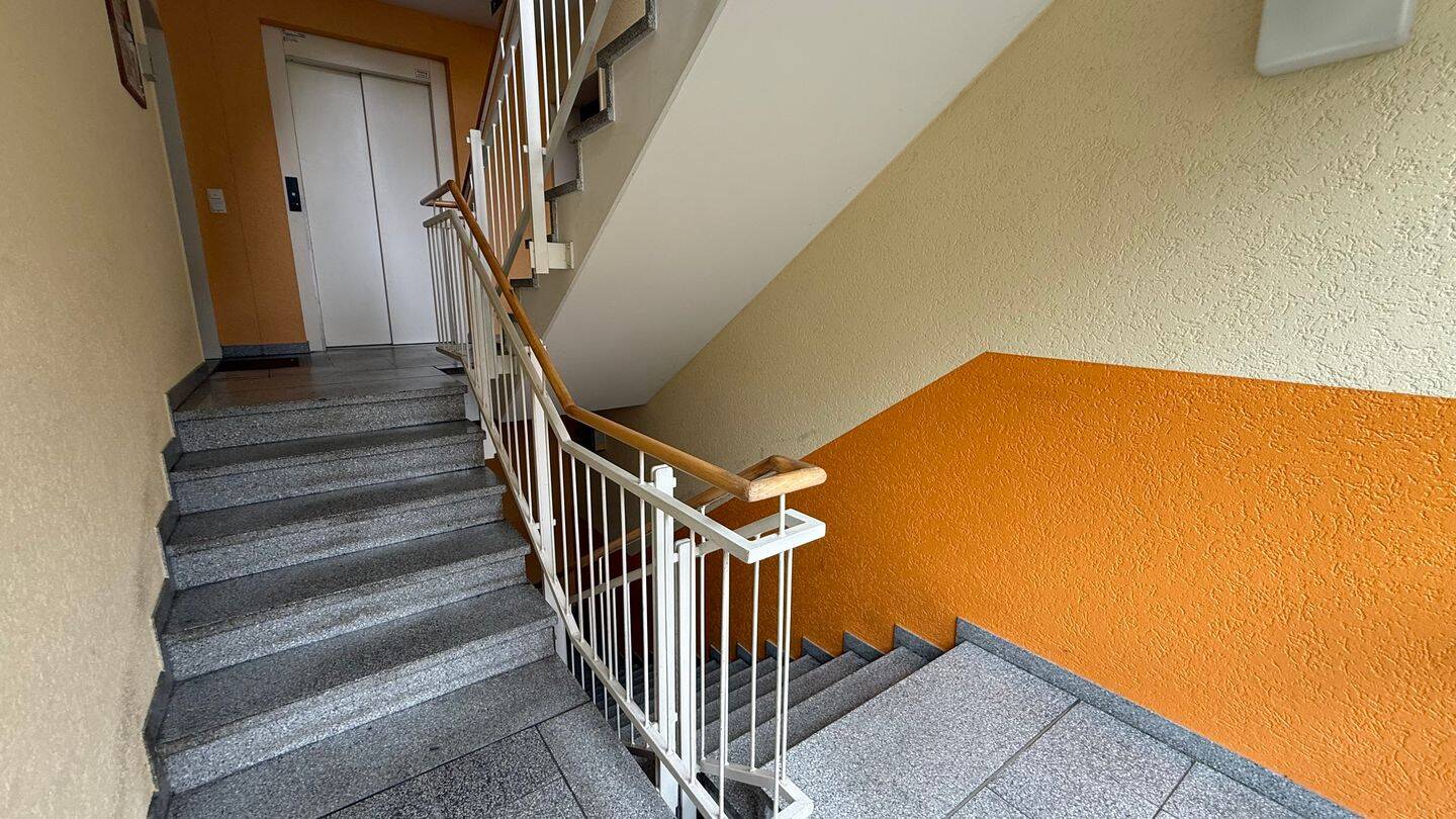 Mit Lift ins 5.OG * Laminat * Loggia * Wanne + TG-Stellplatz – Chemnitz – Vorschaubild 2