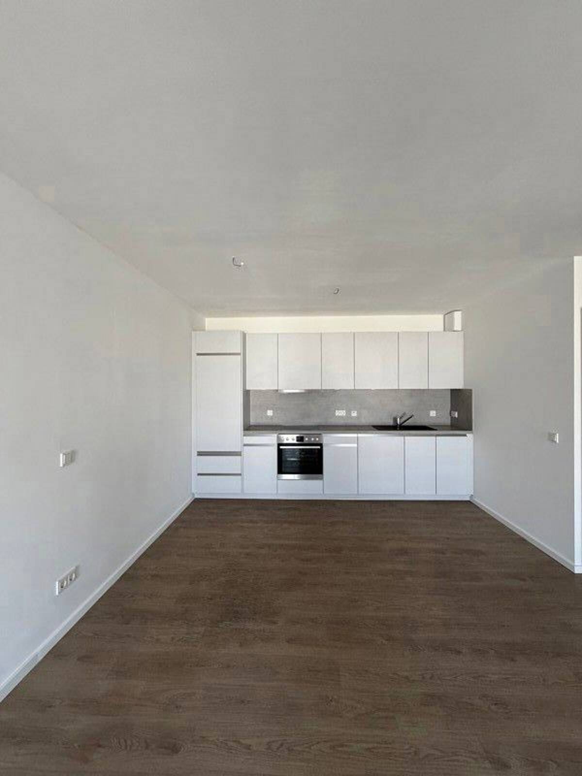 Moderne 2-Raum-Wohnung mit Einbauküche und Balkon – 1067 Dresden – Bild 1 von 7