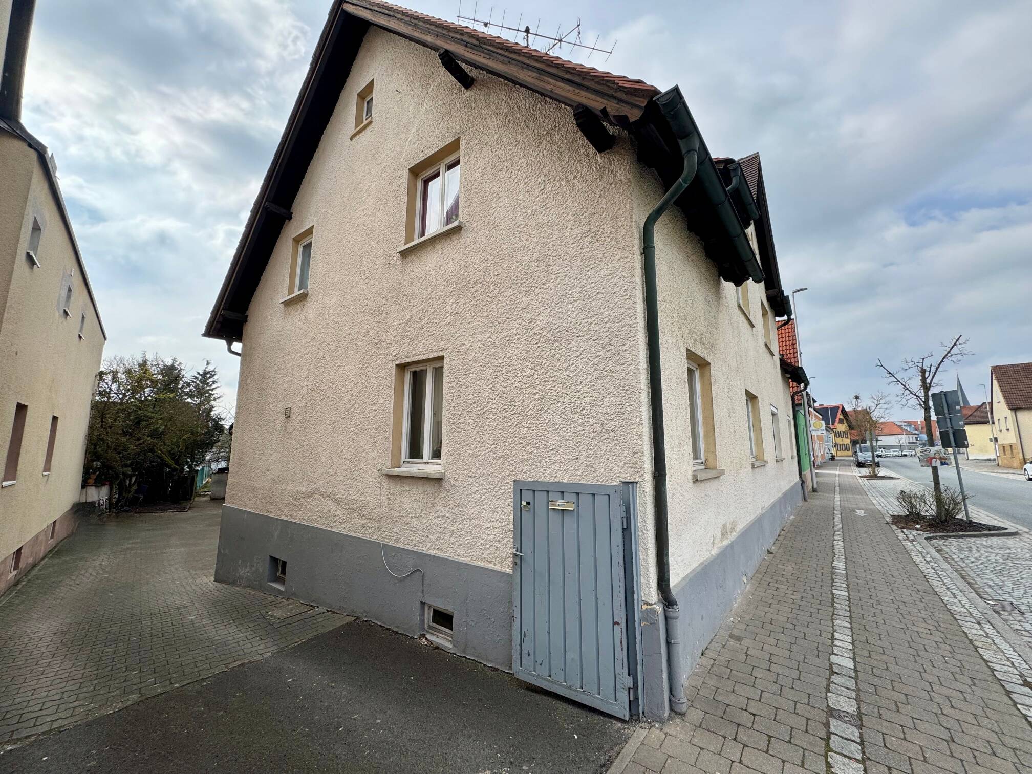 **BEZUGSFREI** Altes Haus, neue Chancen - Doppelhaushälfte mit Nebengebäude und Grundstück – Hirschaid – Vorschaubild 5