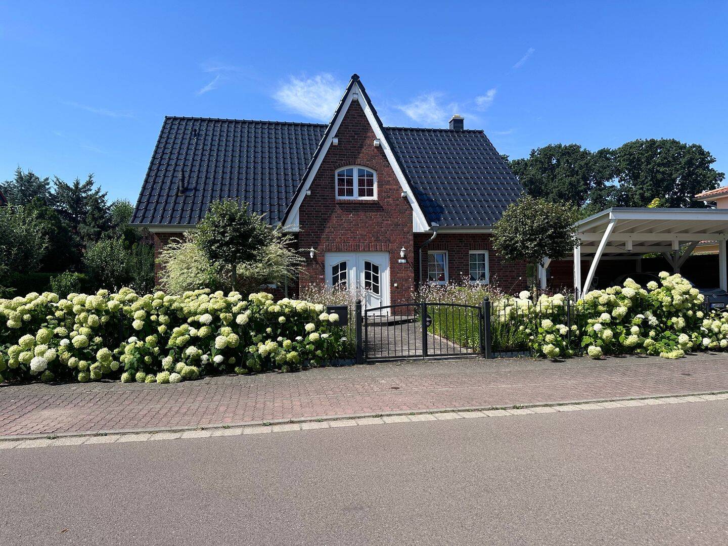 Hochwertiges Einfamilienhaus in Seenähe