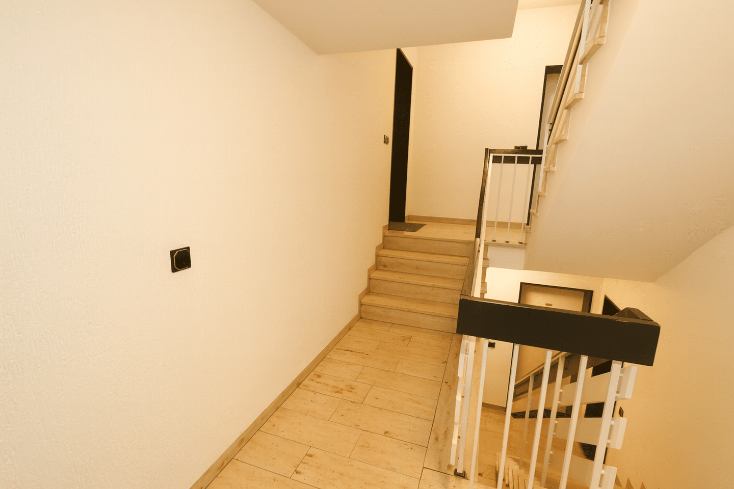 Geräumige Maisonette mit 5 Zimmern in Krefeld am Stadtwald - Perfekt für Paare und Familien – Krefeld – Vorschaubild 4