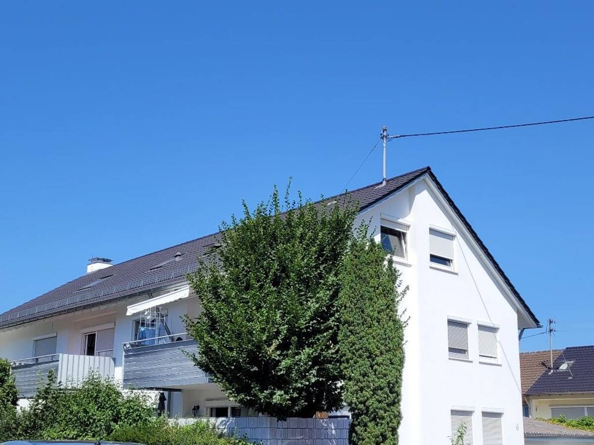Gemütliche Dachgeschoss-Wohnung in idealer Lage für Singles und Paare! – 71336 Waiblingen – Bild 1 von 8