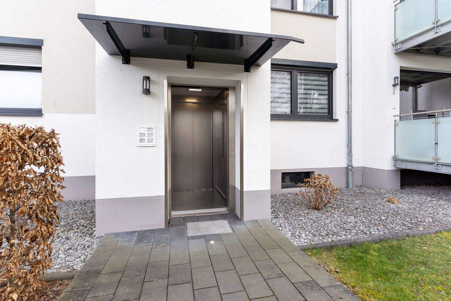 Bielefeld-Mitte: 7 WE Mehrfamilienhaus | KfW 70 | Personenaufzug | 4 Garagen & 3 Stellplätze – Bielefeld – Vorschaubild 5