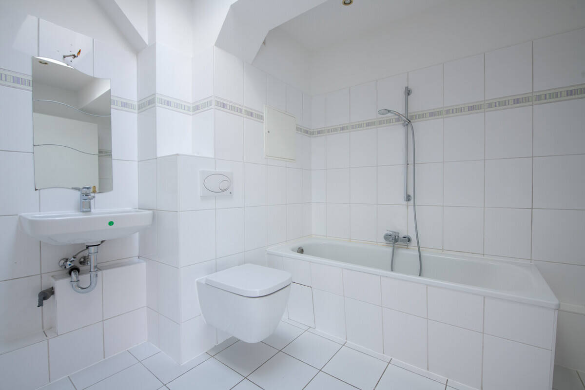 Charmante Wohnung mit Balkon in ruhiger Lage – Berlin – Vorschaubild 4