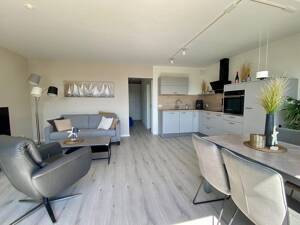 EINZIEHEN UND WOHLFÜHLEN... moderne 2-Zimmerwohnung in Bestlage – 23570 Lübeck – Vorschaubild 2