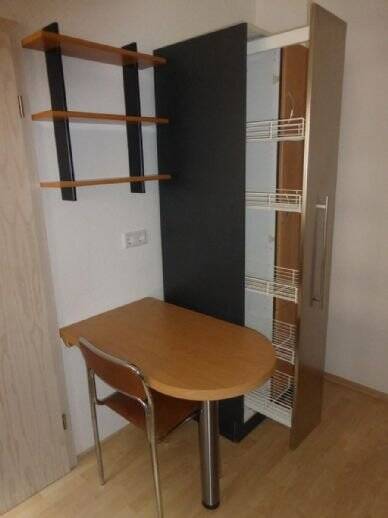 ZENTRAL WOHNEN! Charmante, sanierte 3 ZW (2. OG, leider ohne Balkon, ideal zum Wohnen und Arbeiten) mit Einbauküche in der südwestlichen Altstadt. – Nürnberg – Vorschaubild 5