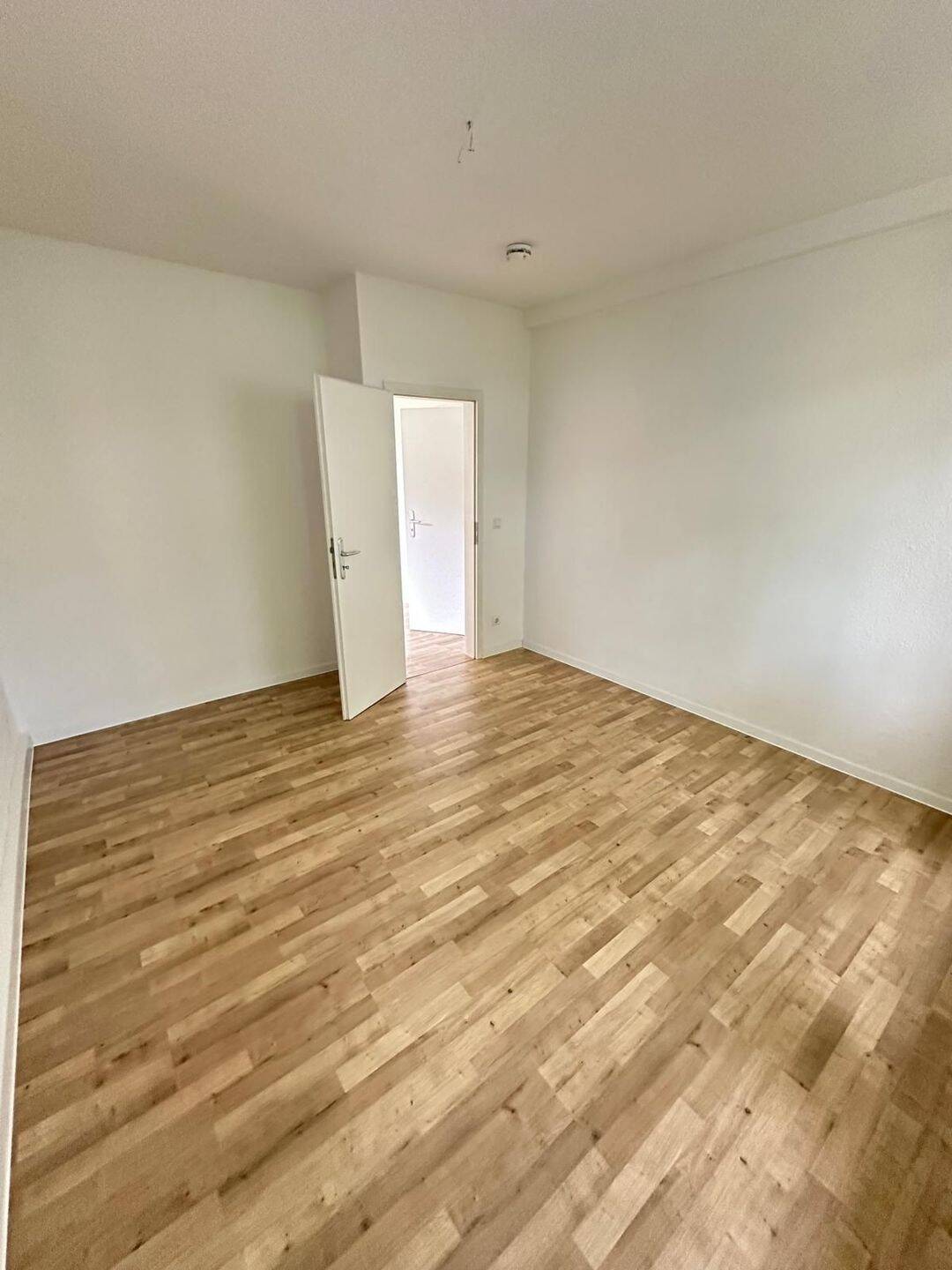 3-Zimmer-Wohlfühlwohnung mit Balkon und Tageslichtbad – Chemnitz – Vorschaubild 8