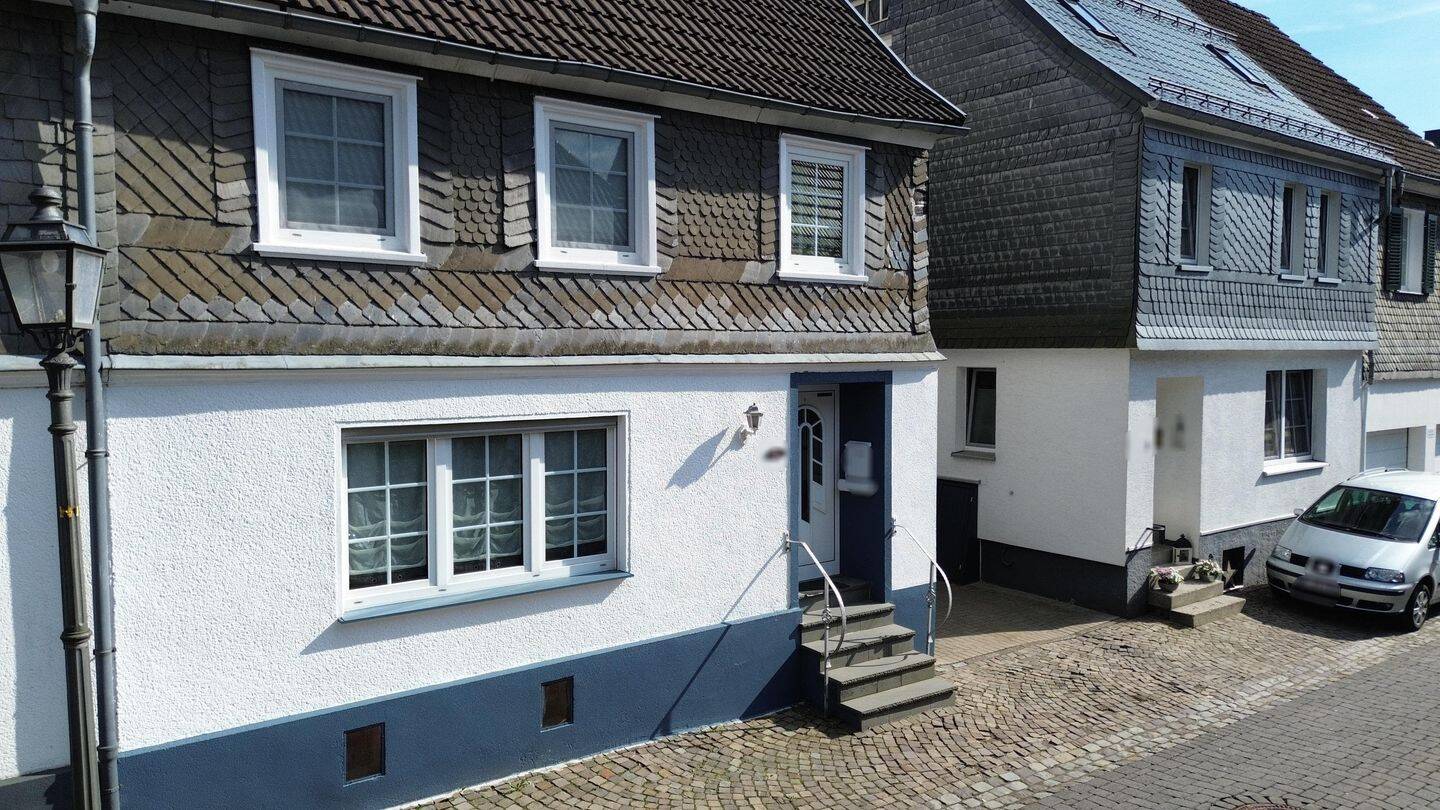RESERVIERT ! Top-Lage in Drolshagen - Gepflegte Immobilie mit großer Garage – Drolshagen – Bild 1 von 3