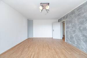 Bezugsfreie 2-Zimmer-Wohnung mit großzügiger Süd-Loggia und gepflegtem Zustand – 80992 München – Vorschaubild 3