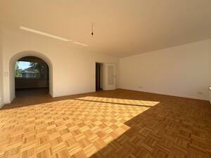 Moderne 6-Zimmer-Maisonette auf 2 Ebenen mit 3 Balkonen & großzügigem Grundriss – 40547 Düsseldorf – Vorschaubild 2