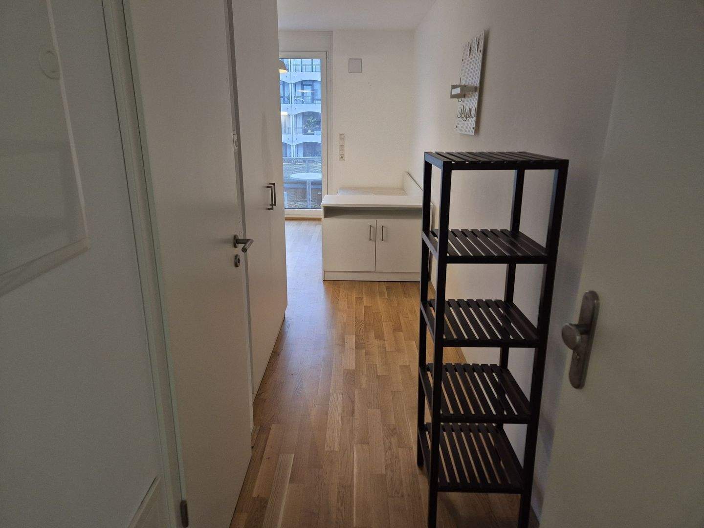 Ruhiges und möbliertes 1-Zimmer-Apartment in Bogenhausen - Immatrikulationsbescheinigung notwendig! – München – Vorschaubild 3