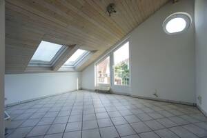 Sonnige, helle 3 Zimmer-Dachgeschoss-Eigentumswohnung mit Balkon und Tiefgaragenstellplatz – 72827 Wannweil – Vorschaubild 7