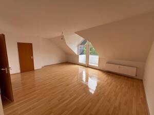 Großzügige 4-Zimmer-Dachgeschosswohnung mit Balkon und markanter Giebelfensterfront – 32756 Detmold – Vorschaubild 5