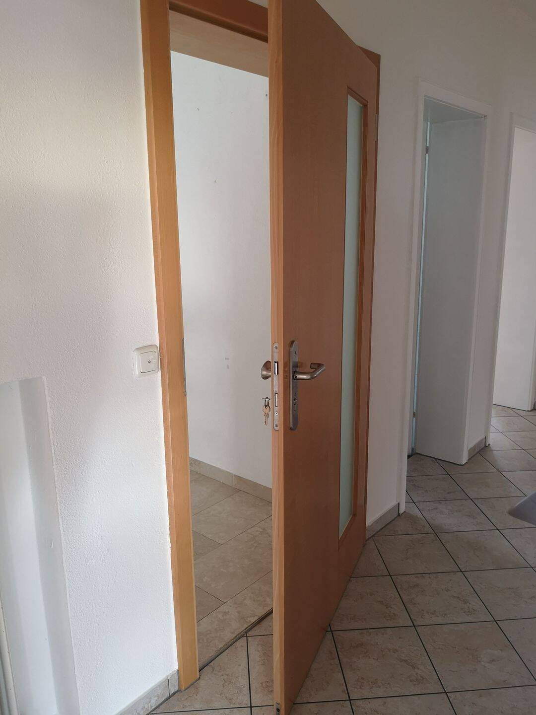 Große, helle 4 Zi-Whg. in Passau mit Wohnküche, Balkon und Garage in ZFH – Passau – Vorschaubild 2