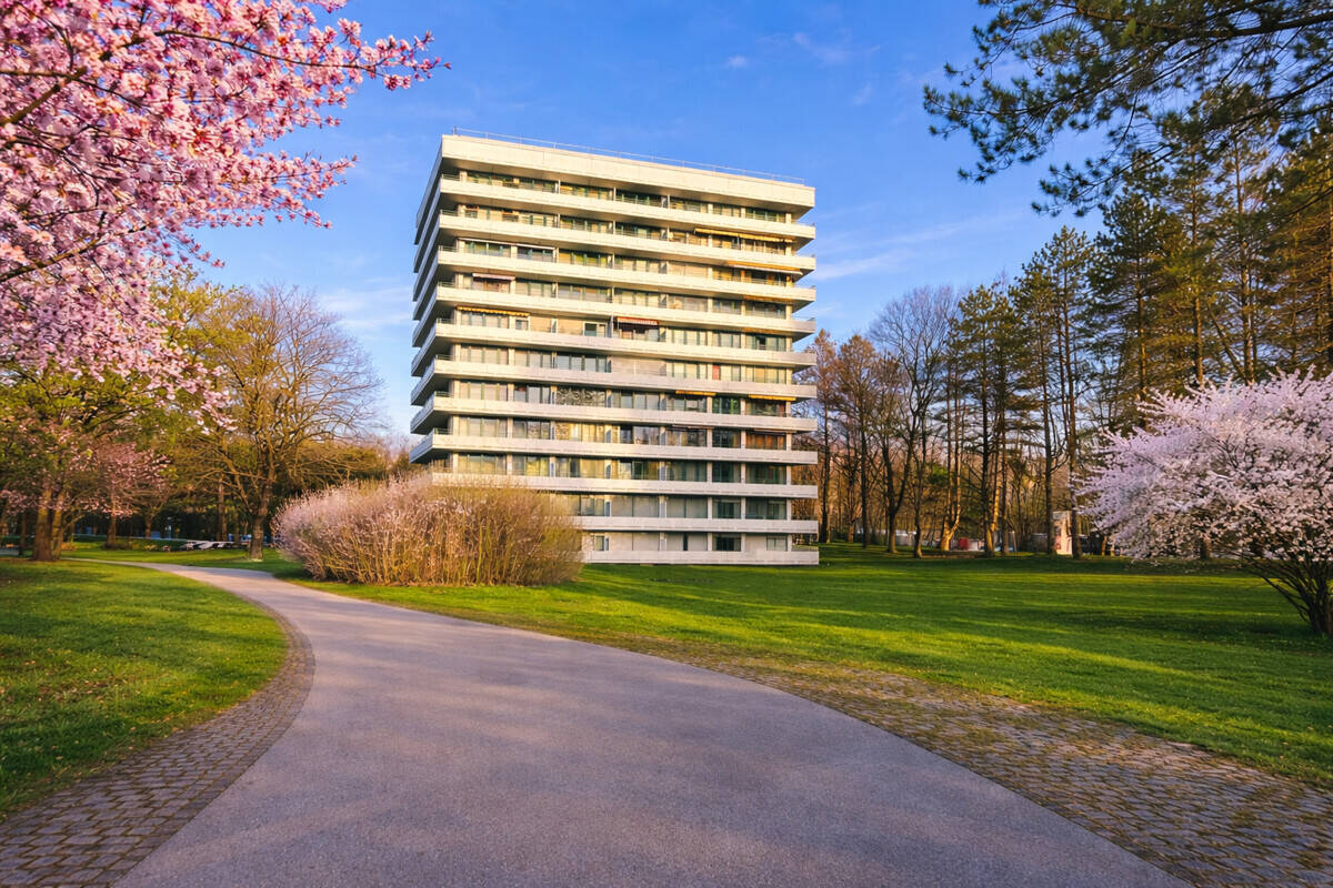 3-Zimmer Panorama-Eckwohnung im 10. OG mit Alpenblick, Südbalkon & Tiefgarage am Ostpark – München – Vorschaubild 7