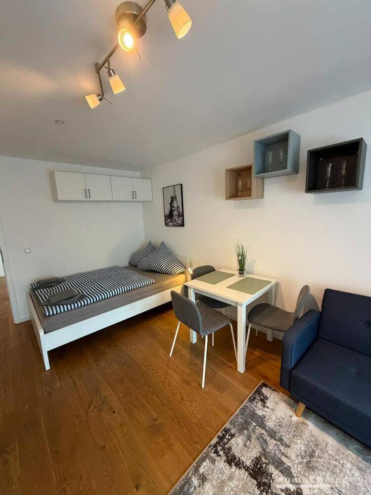 Modern möbliertes Apartment mit Balkon – München – Vorschaubild 3