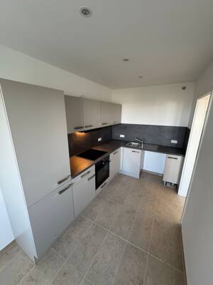 Einziehen & Wohlfühlen – Modern sanierte 4-Raum-Wohnung mit Balkon und Einbauküche! – 12687 Berlin – Vorschaubild 2