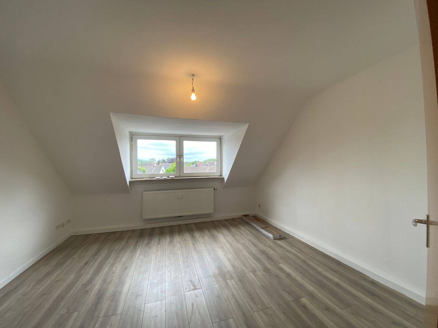 Klein aber fein! Renovierte Dachgeschosswohnung in Bottrop – Bottrop – Vorschaubild 4