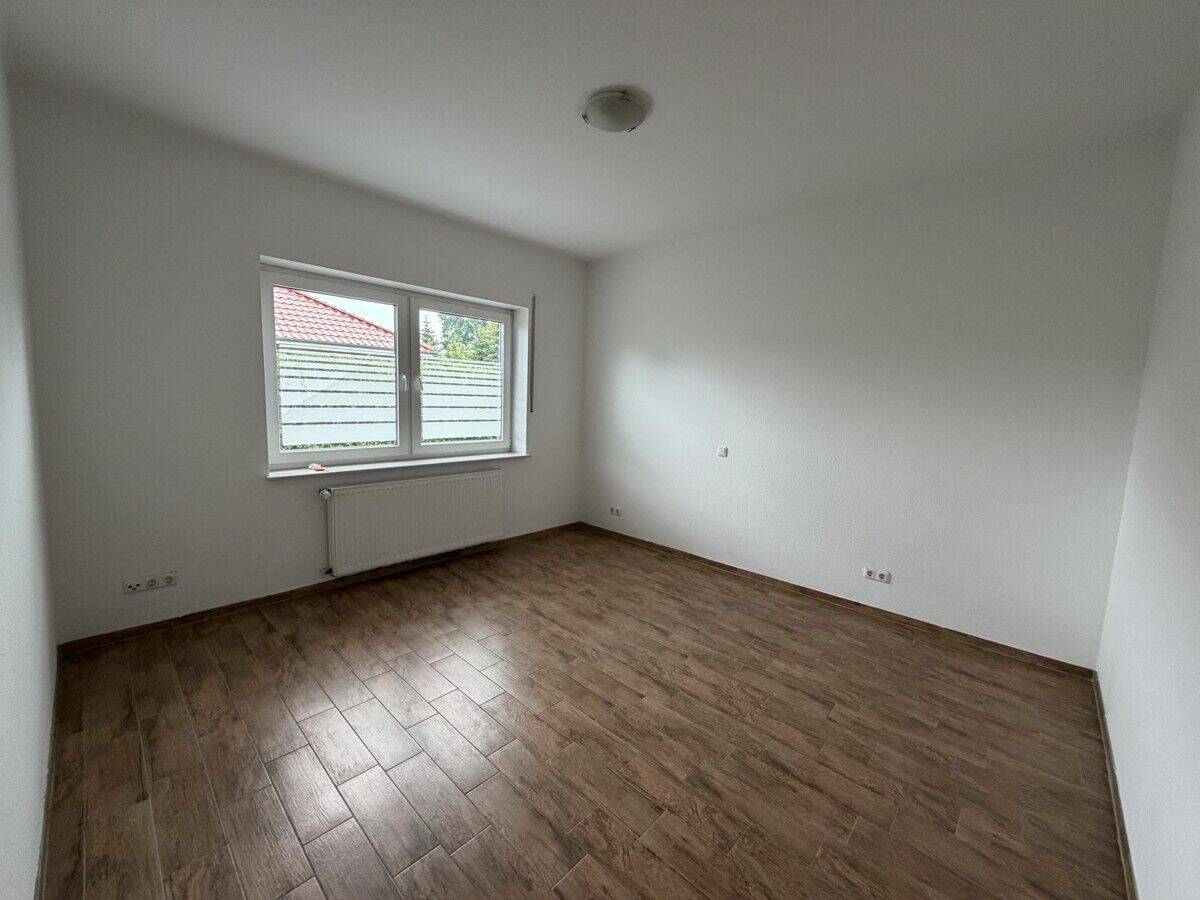 Jaderberg: Moderne Doppelhaushälfte mit Terrasse und Carport in ruhiger Lage sucht ordentlichen Mieter – Jade – Vorschaubild 7