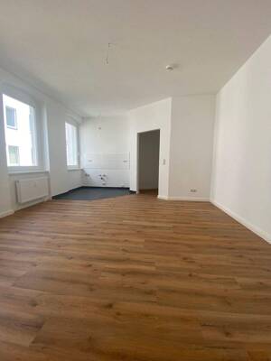 Frisch saniert, Neuer Bodenbelag, Tageslichtbad mit Wanne & Top Ausstattung – 39112 Magdeburg – Vorschaubild 5