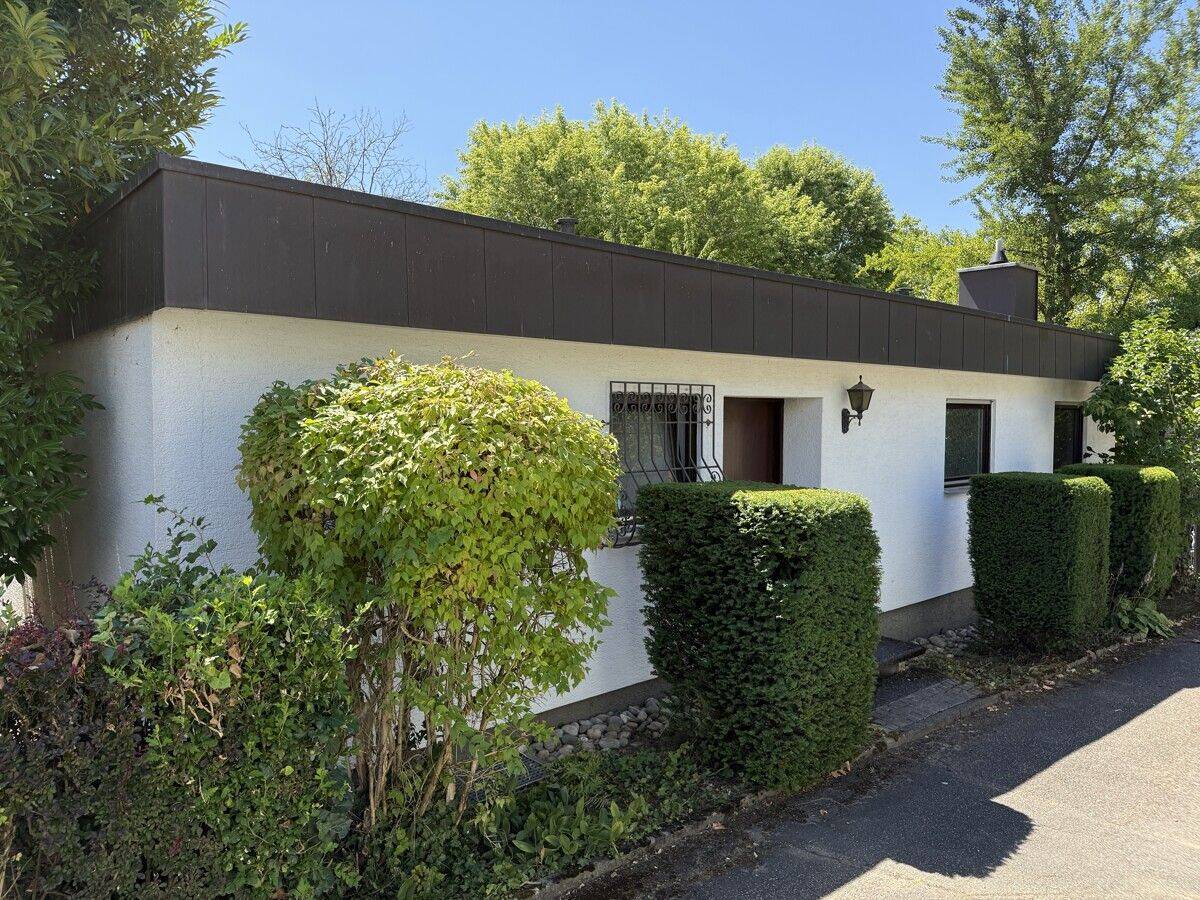 FREISTEHENDER BUNGALOW MIT EINLIEGERWOHNUNG – 74078 Heilbronn – Bild 1 von 9