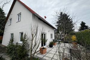 Einfamilienhaus mit 5 Zimmern und Garten.