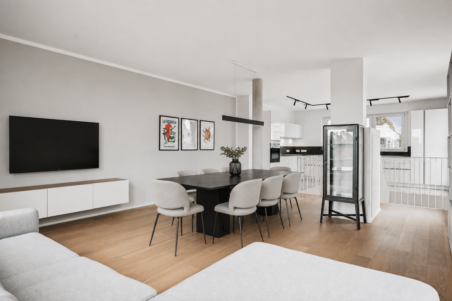 Modernes Penthouse mit exklusiver Möblierung
