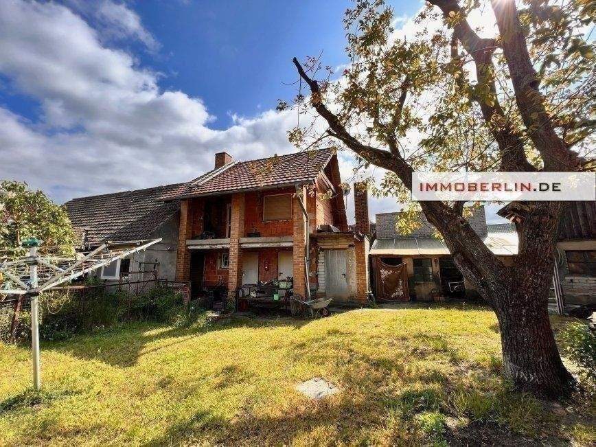 IMMOBERLIN:DE - Charaktervolles Haus mit viel Potential, Sonnengarten und Solaranlage in ländlicher Lage – Märkische Heide – Bild 1 von 9