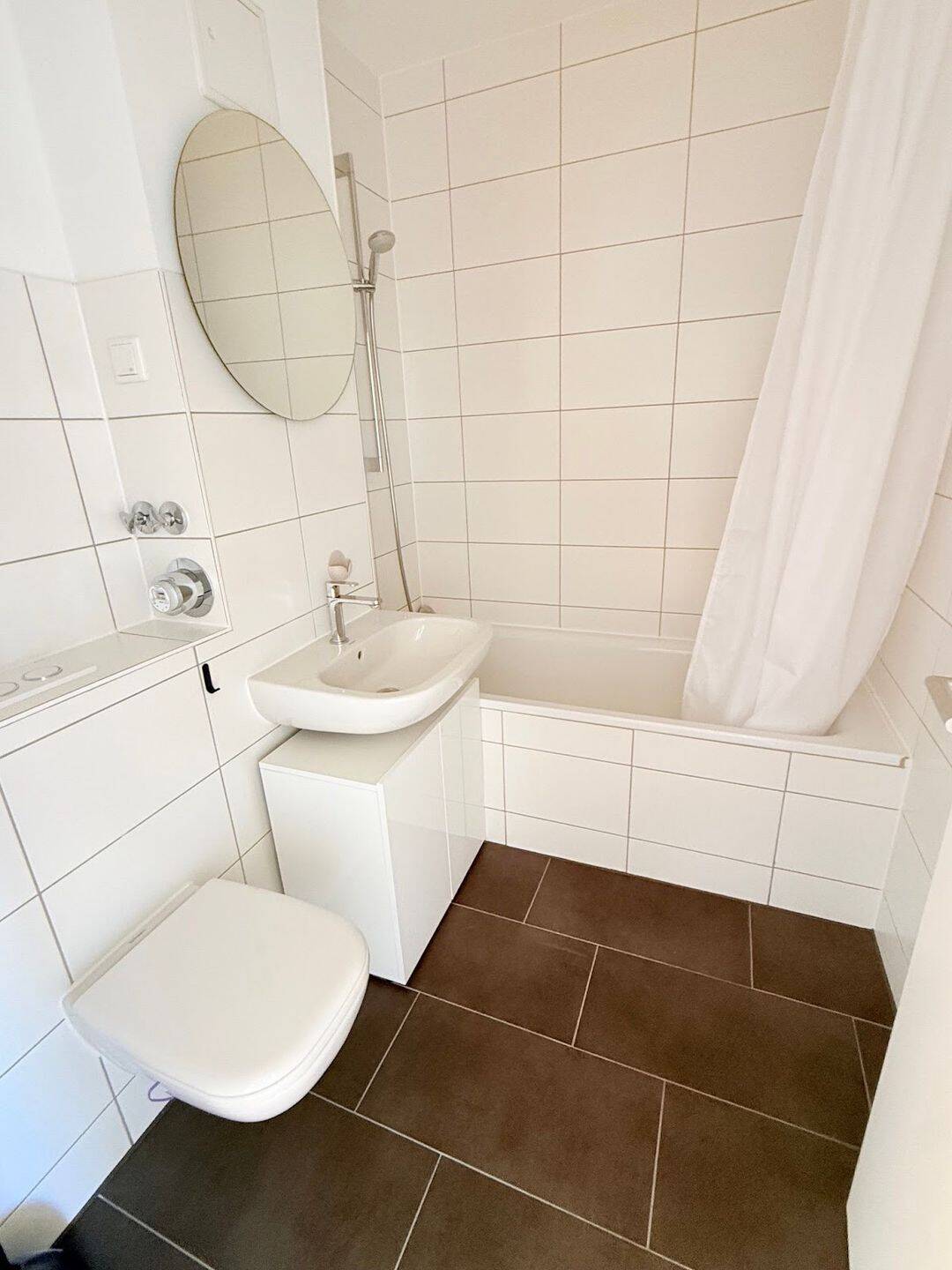 Lichtdurchflutete 3-Zimmer-Wohnung mit Balkon und Einbauküche – München – Vorschaubild 9