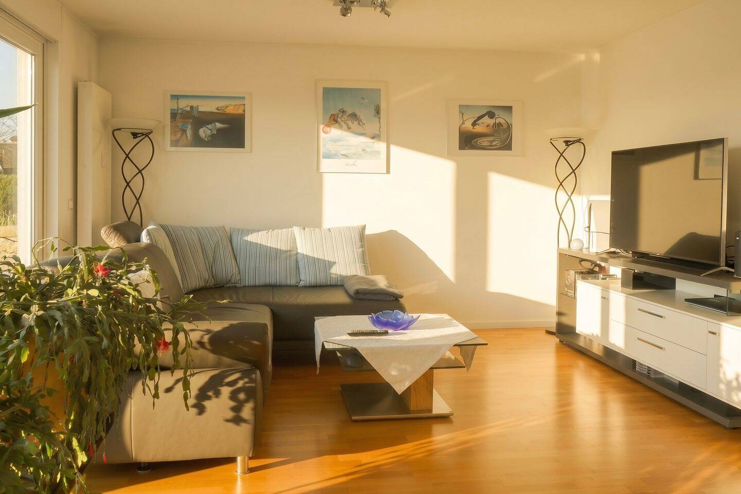 Haus im Haus: Attraktive 3-Zimmer Terrassenwohnung mit Garage, Stellplatz und großer Terrasse – Stuttgart – Vorschaubild 2