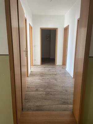 Helle, großzügige 3-Zimmer-Wohnung mit Balkon, Aufzug und Hofstellplatz in Leipzig-Volkmarsdorf – 4315 Leipzig – Vorschaubild 5