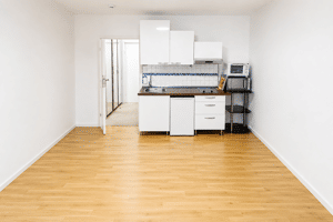 Bezugsfreies 1-Zimmer-Apartment mit Balkon, Duplex-Garage und Aufzug in München – 81673 München – Vorschaubild 3