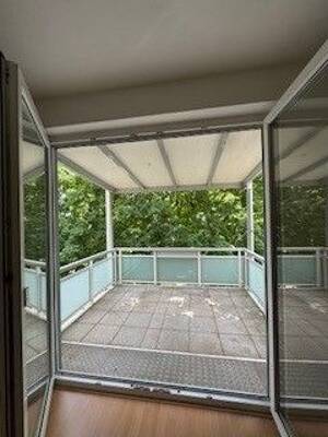 Helle Wohnung mit großem Balkon in der grünen Mitte