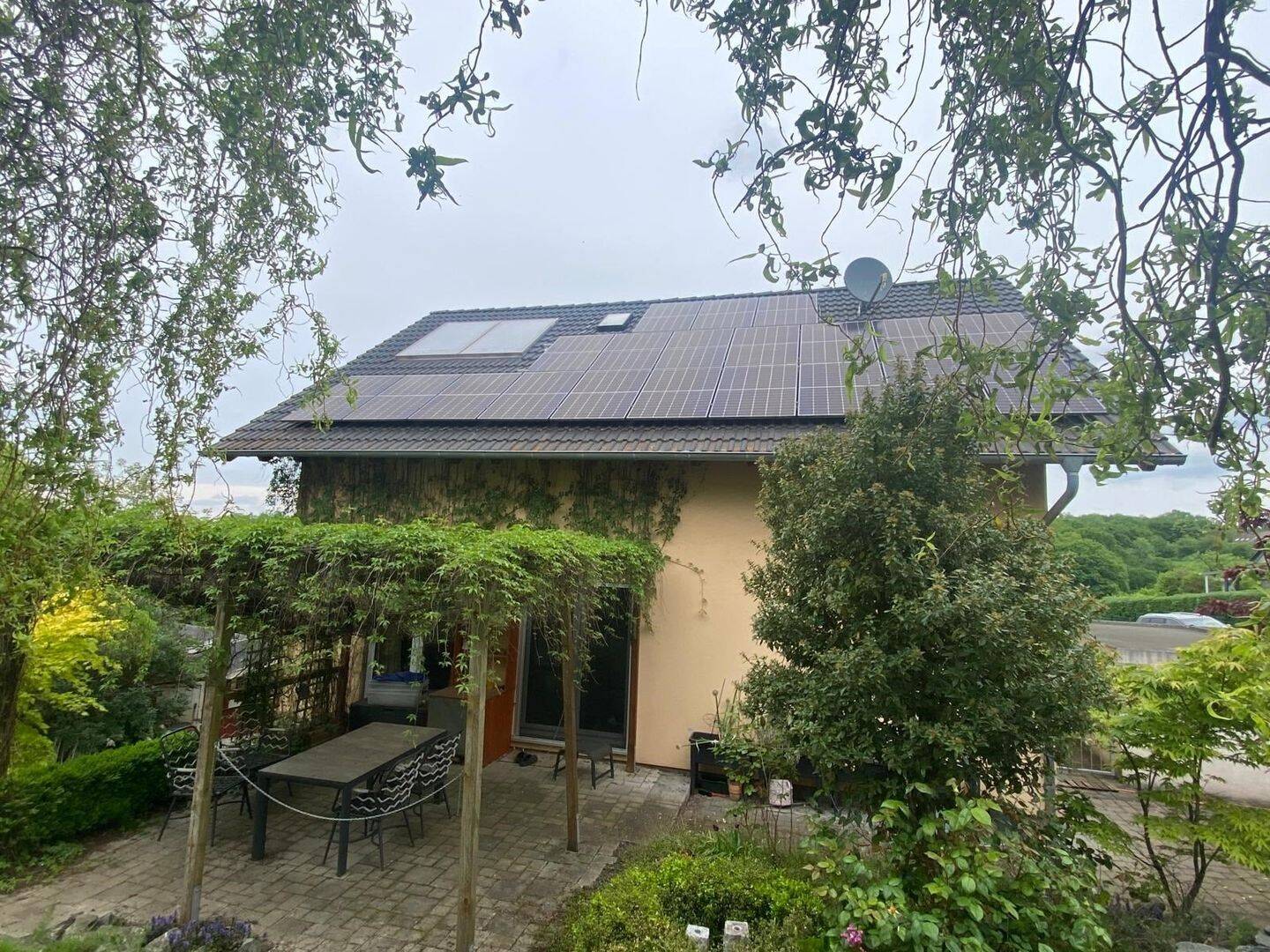 Modernes Einfamilienhaus in Holzbauweise mit großzügigem Garten, Photovoltaik und Erdwärme – Solingen – Vorschaubild 2
