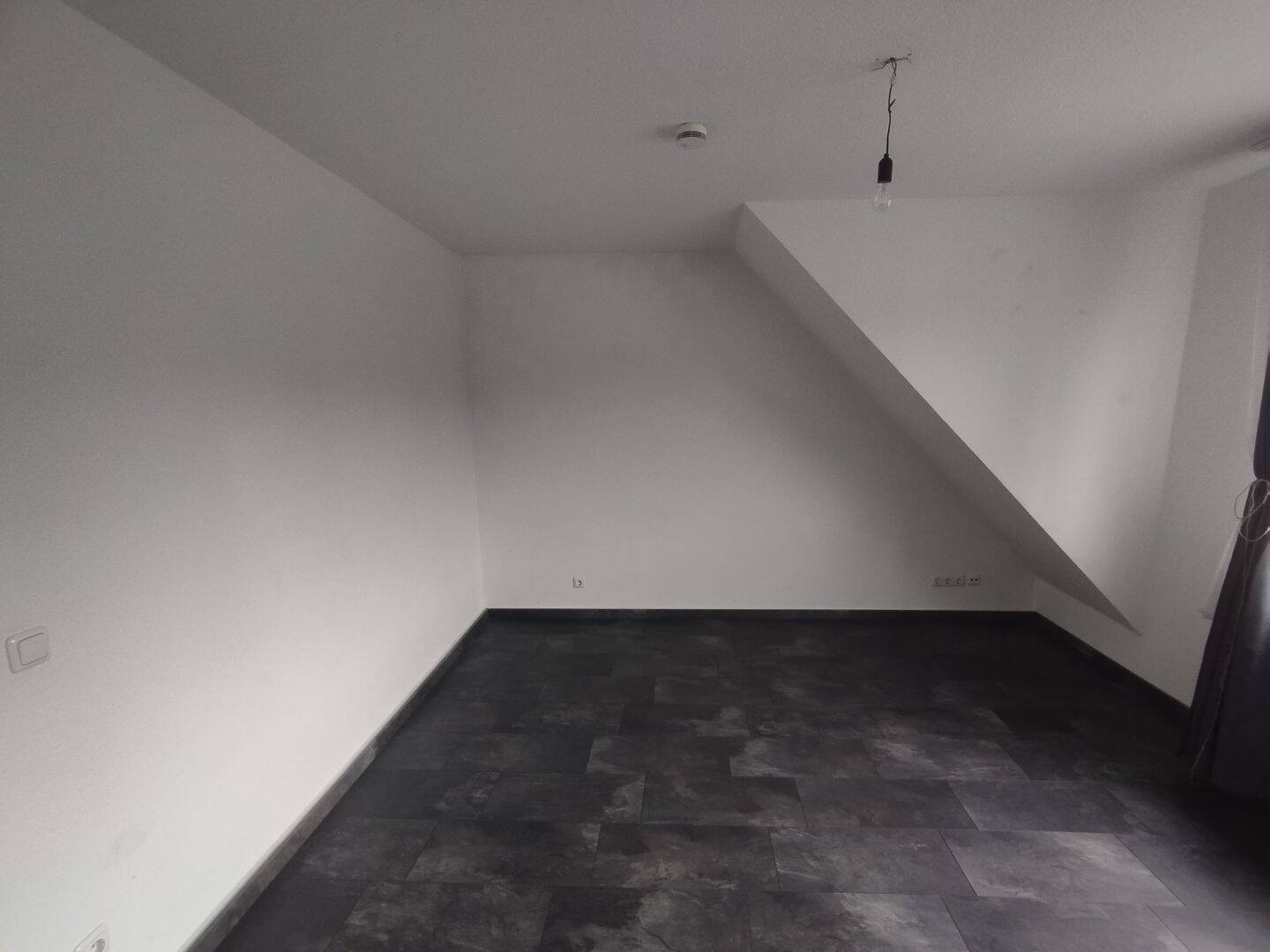 Gepflegte ruhige 3,5-Zimmer Dachgeschosswohnung in Oberhausen-Buschhausen – Oberhausen – Vorschaubild 8
