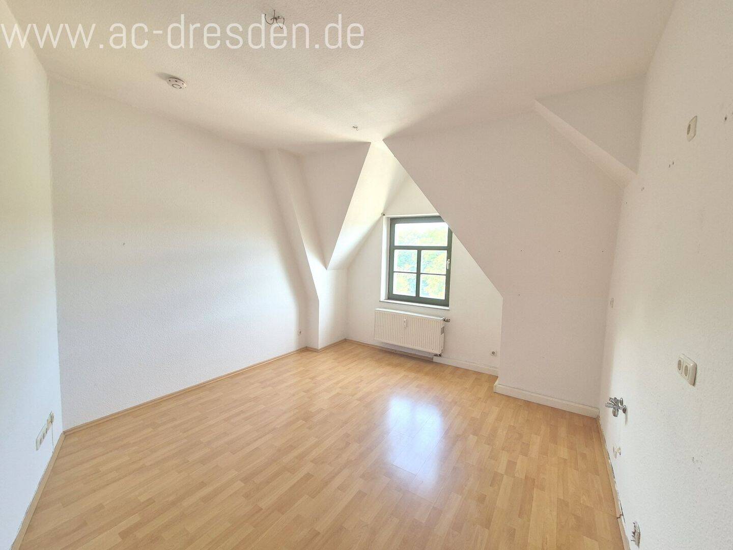 Charmante und lichtdurchflutete 2-Zimmer-Wohnung in saniertem Gründerzeithaus im Herzen von Chemnitz – Chemnitz – Vorschaubild 3