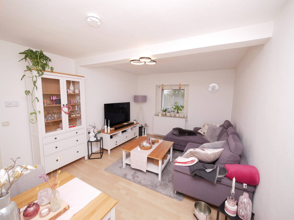 Sehr gepflegte 2,5 Raum-Dachgeschoss-Wohnung mit modernem Badezimmer in guter Lage von Buer-Mitte. – Gelsenkirchen – Vorschaubild 2