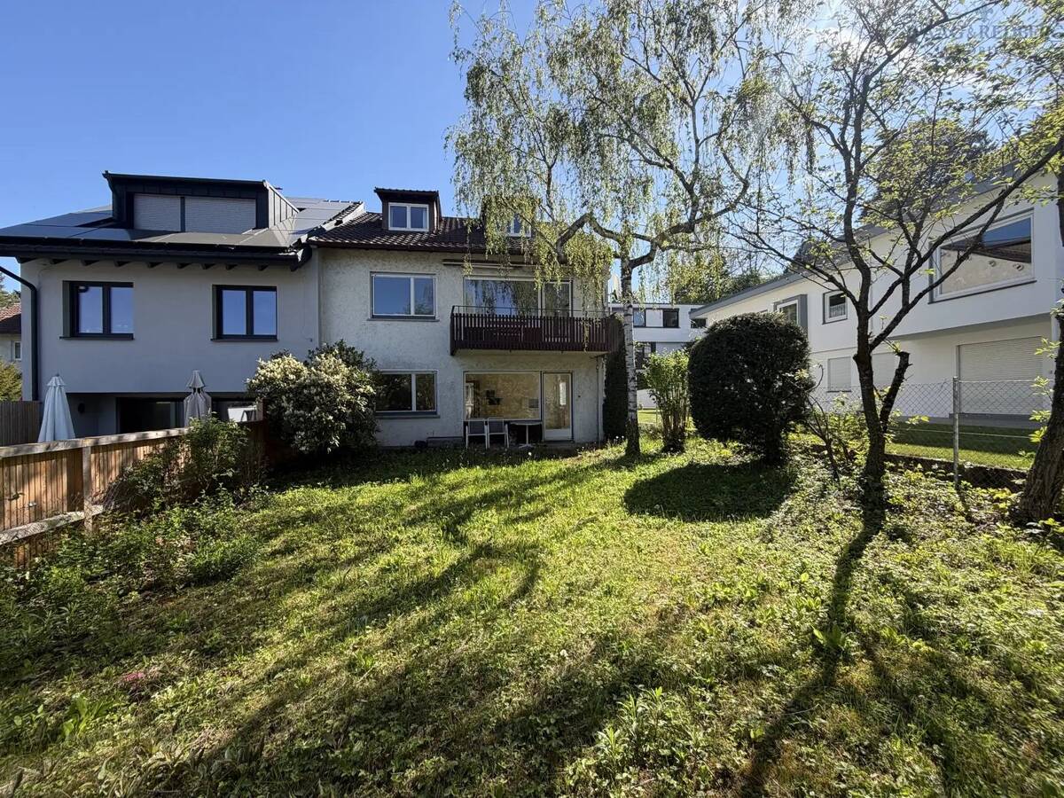 Charmante Doppelhaushälfte mit zwei Wohneinheiten in ruhiger Lage am Bopser! – 70184 Stuttgart – Bild 1 von 9