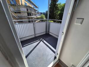 Sanierte 2 Zimmer Wohnungen mit je 2 Balkonen - Erstbezug nach Sanierung – 24106 Kiel – Vorschaubild 3