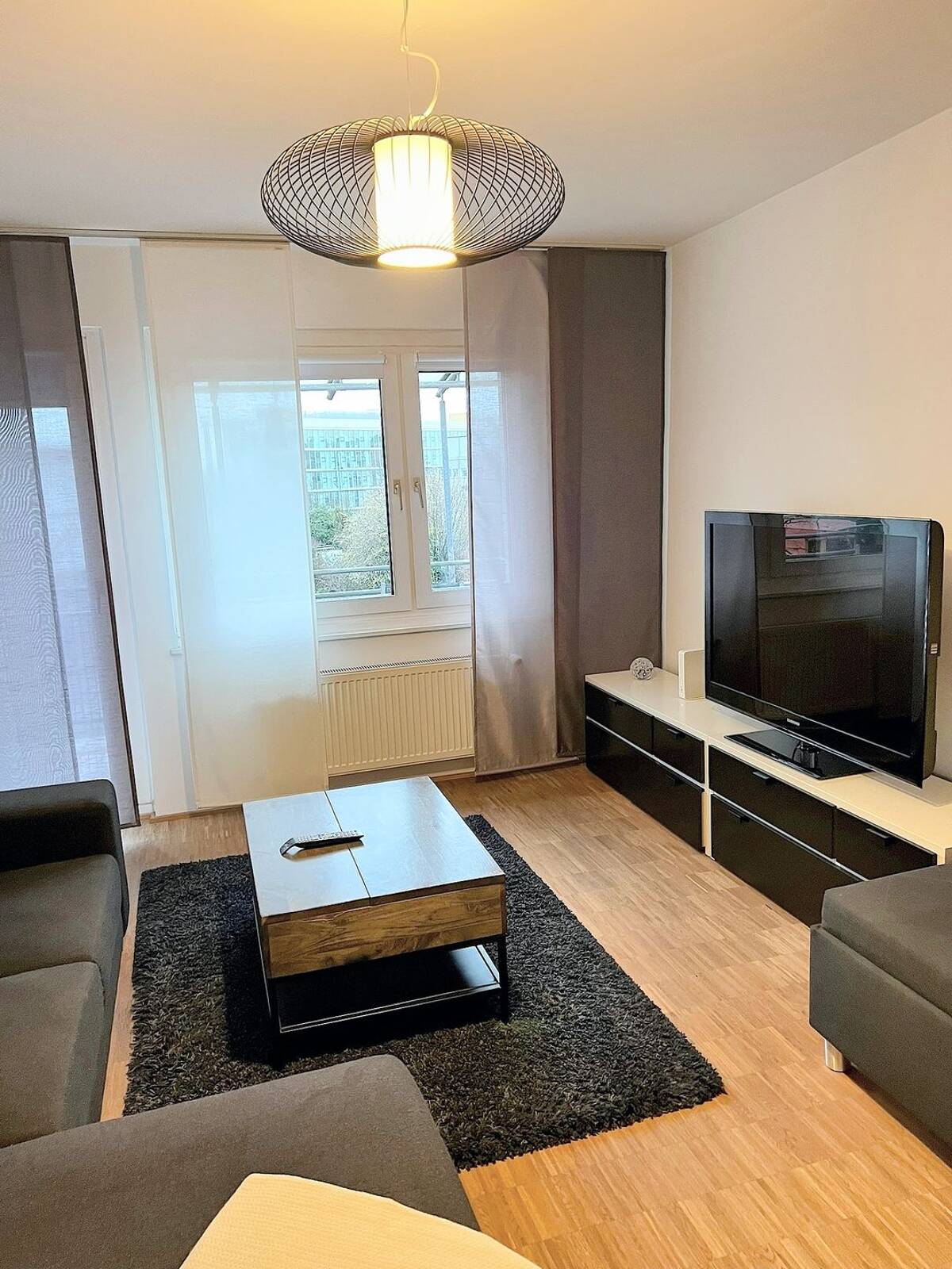 Hafen: moderne 3-Zimmer-Wohnung mit Balkon – 40219 Düsseldorf – Bild 1 von 9