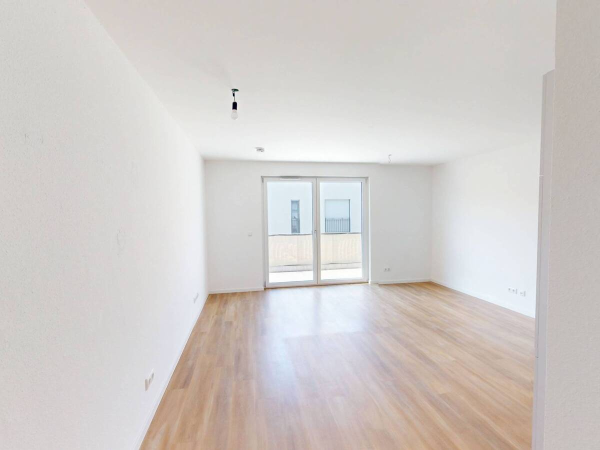 Modernes Wohnen: Lichtdurchflutete 3-Zimmer-Neubauwohnung mit Balkon und EBK – 78048 Villingen-Schwenningen – Bild 1 von 9