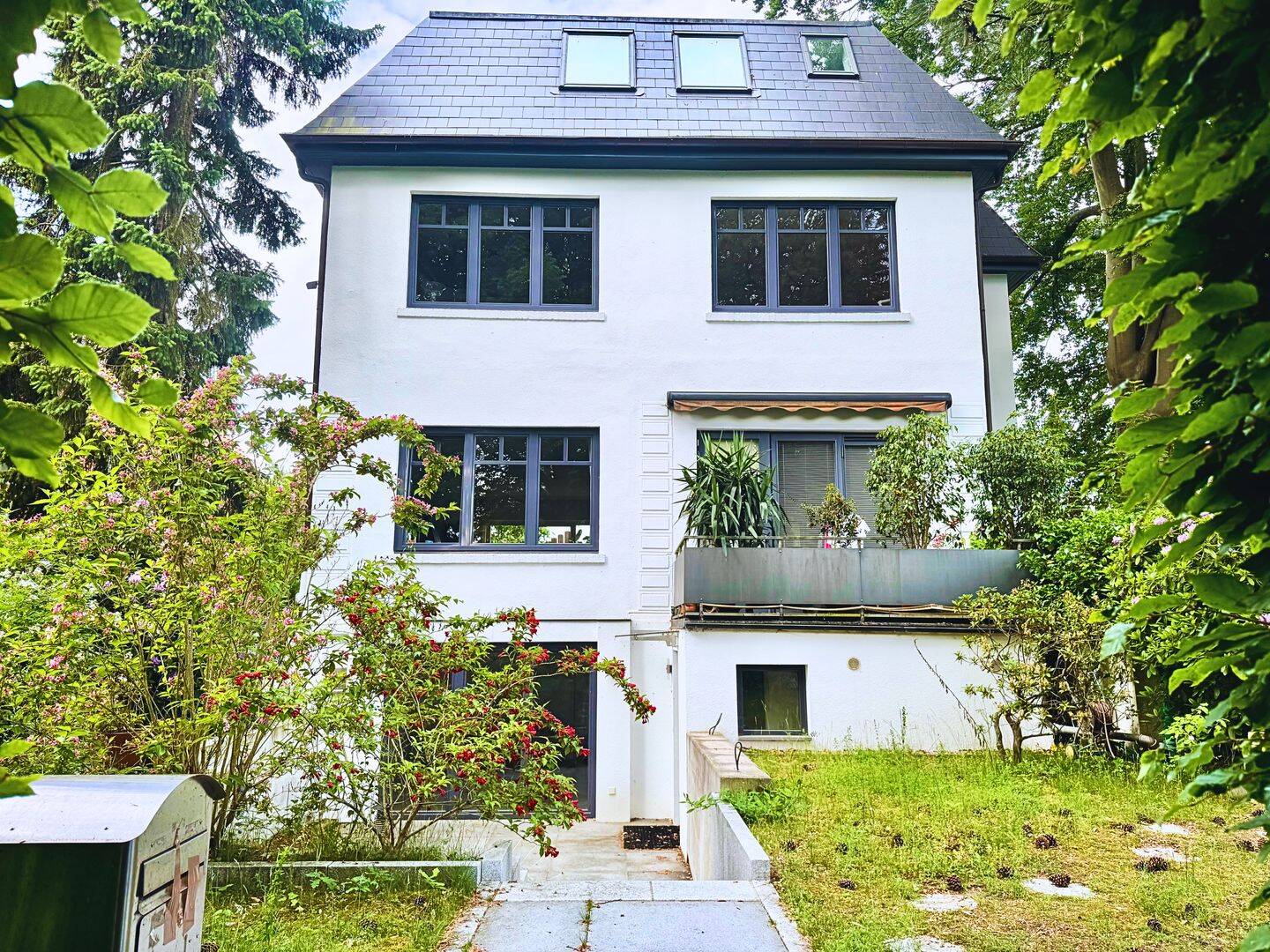 Villa in Toplage nahe der Elbe - flexibel nutzbar und familienfreundlich – Hamburg – Vorschaubild 2