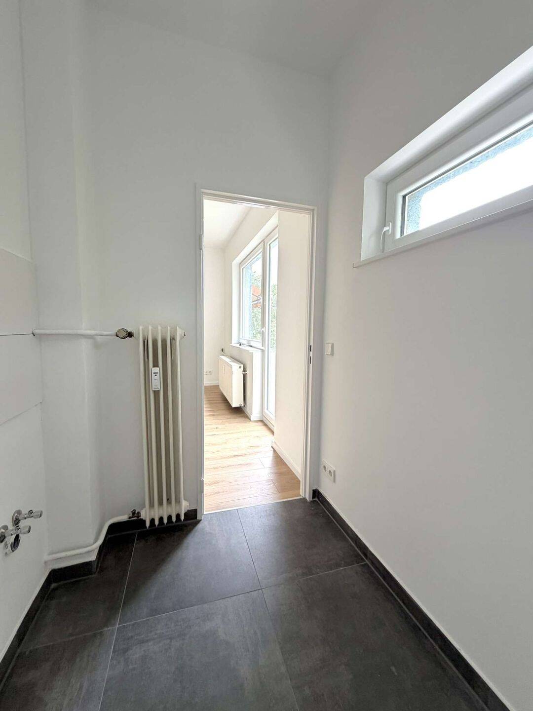 Sanierte 1 Zimmerwohnung mit tollem Ausblick im Dachgeschoss des Hauses – Berlin – Vorschaubild 6