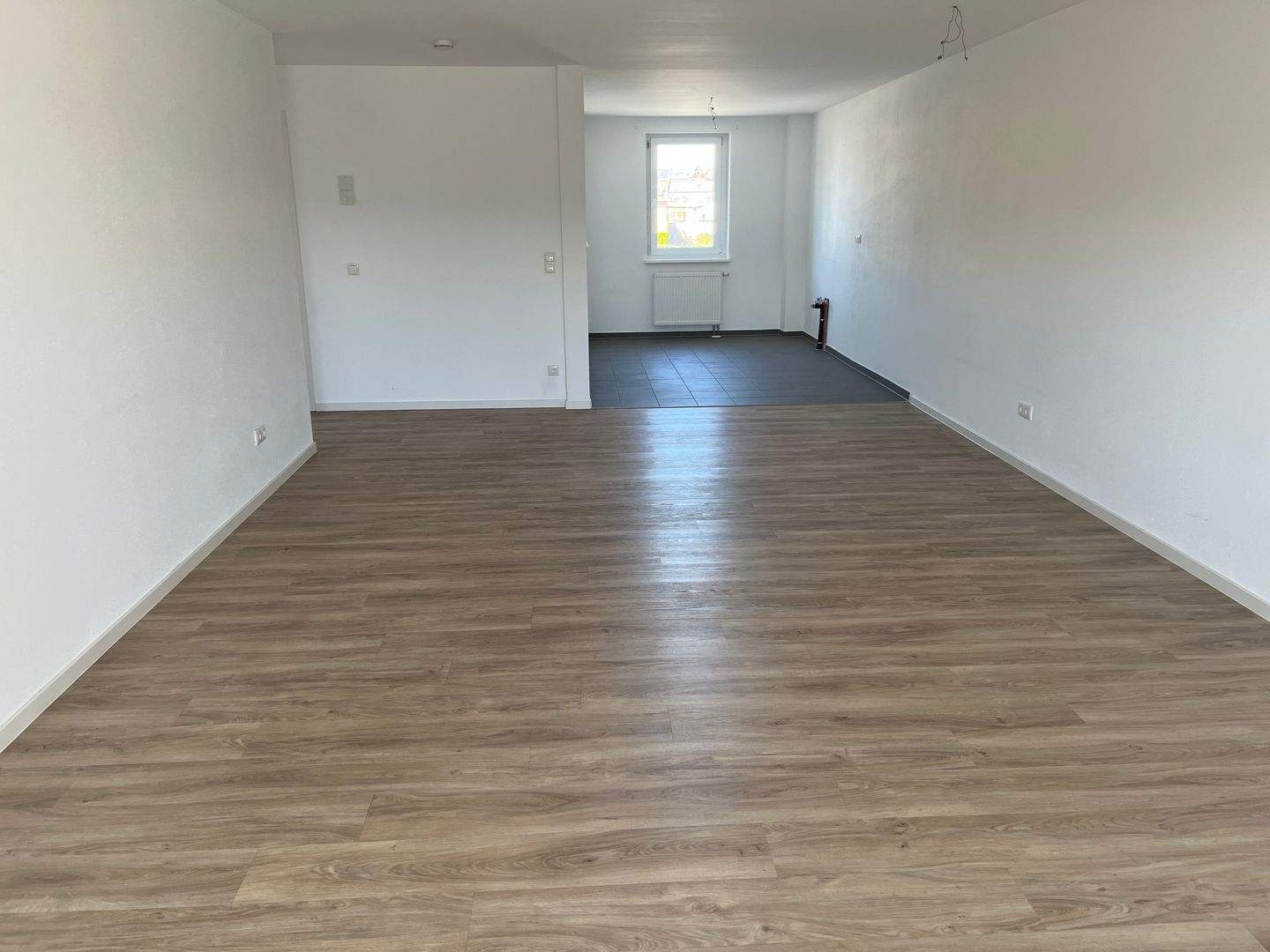 Großzügige 2 Zimmer-Wohnung mit offener Küche, Süd-Balkon zum Innenhof, 3. OG mit Aufzug - Stellplatz optional möglich – Fürth – Vorschaubild 3