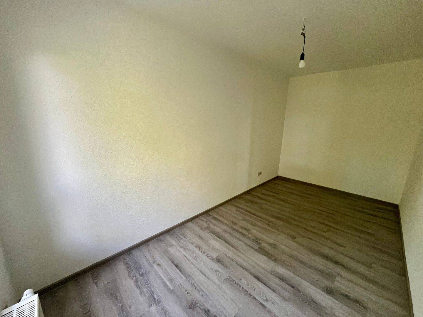 Schöne Wohnung mit modernem Bad und Balkon – Chemnitz – Vorschaubild 7