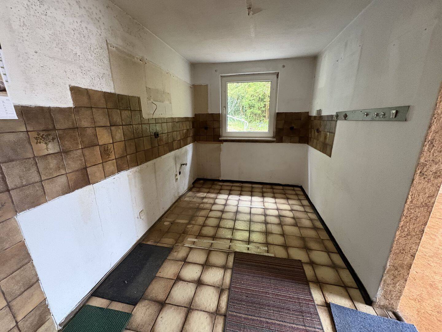 Sanierungsbedürftiges Mehrfamilienhaus in Etzelwang – Etzelwang – Vorschaubild 3