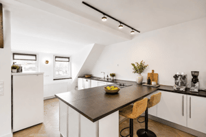 Ein echtes Unikat: Maisonette mit tierischer Raumhöhe, Dachterrasse & Einliegerwohnung – 40472 Düsseldorf – Vorschaubild 7