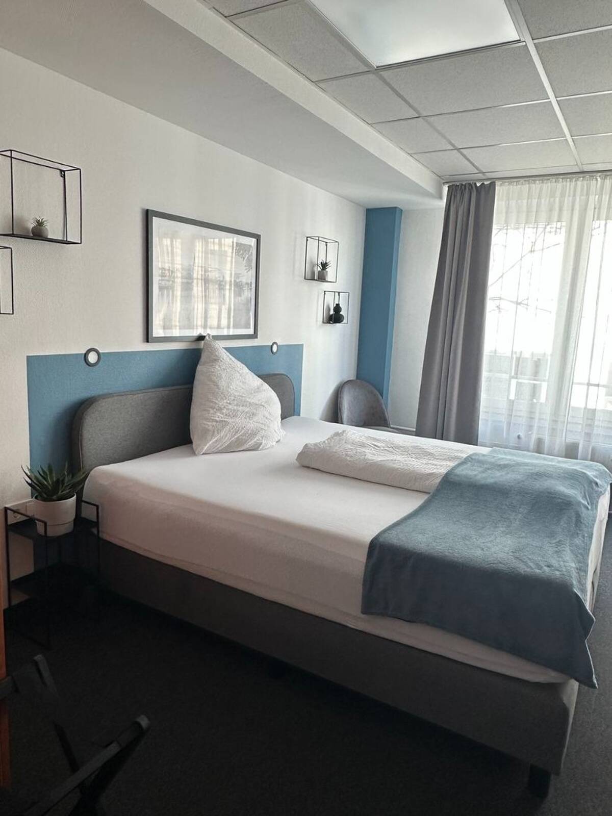 21 Apartments jeweils mit Küche und Bad, 1 WHG 120m², 2 Gewerbe – 89073 Ulm – Bild 1 von 9